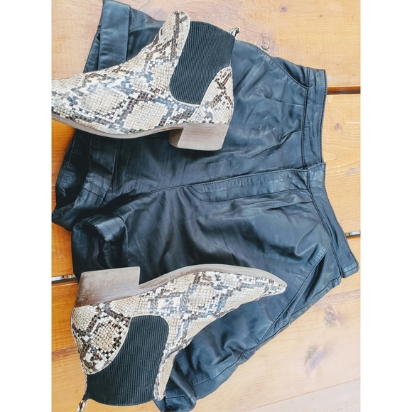 Nasty Gal Pants - SALE🦂"NASTY GAL "COWBOY LEATHER SHORTS - BLACK